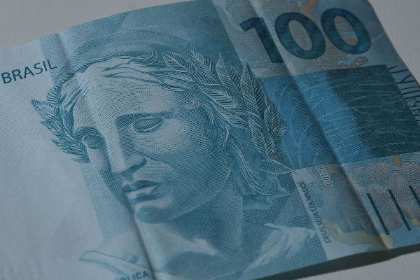 Nota de 100 Reais Brasileira: Efígie da República