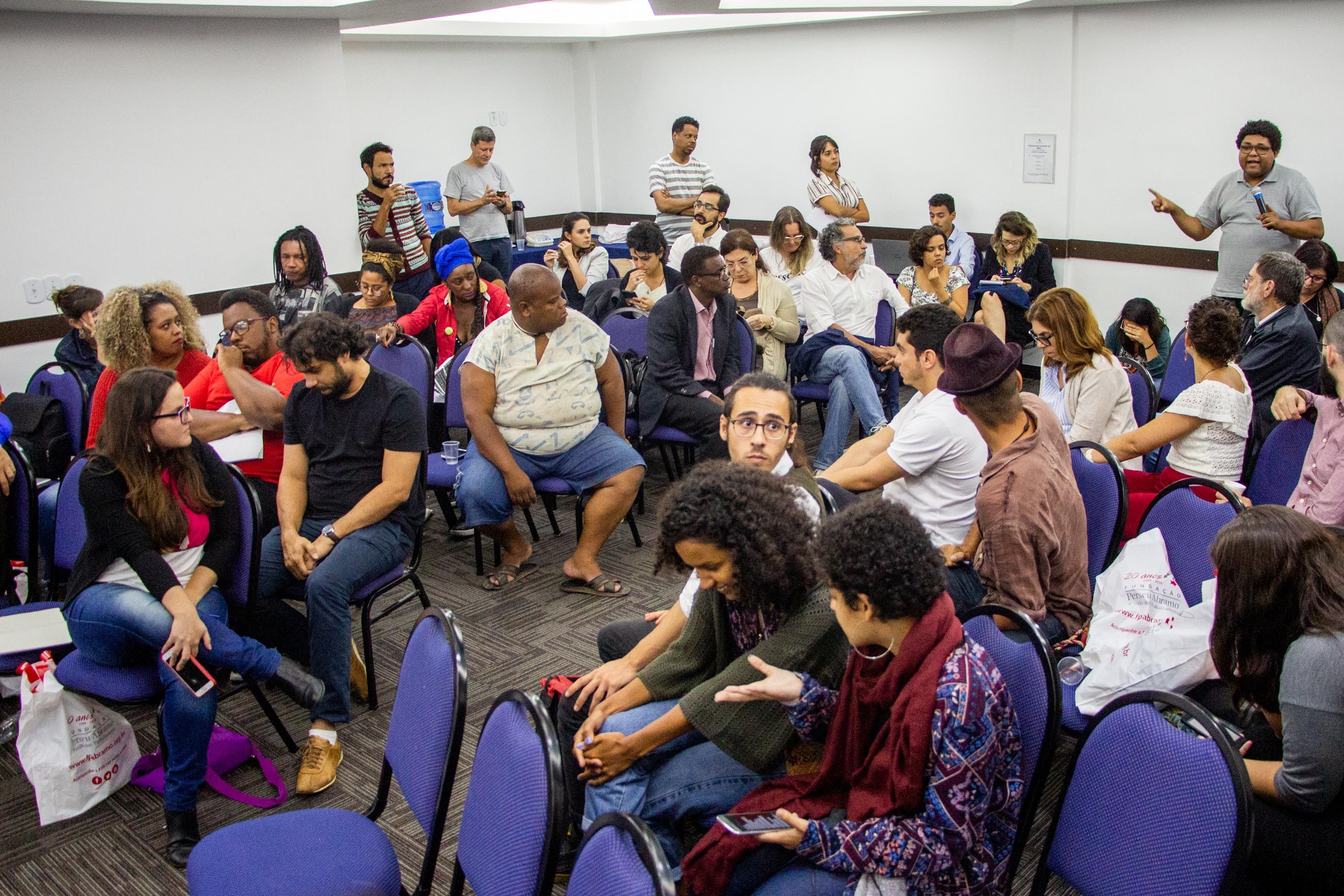Público diverso em evento da Fundação Perceu Abramo