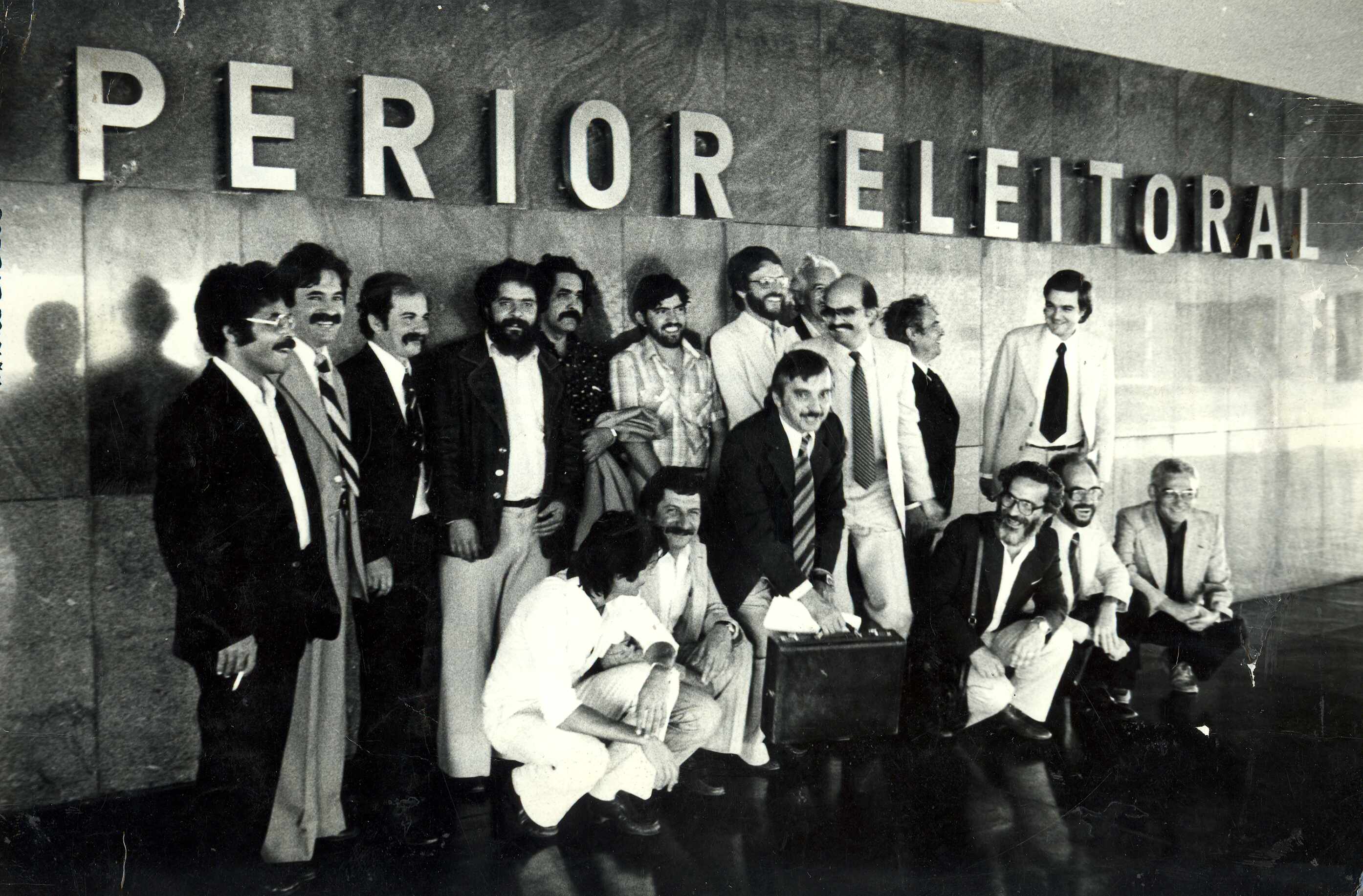 Período Eleitoral: Lula e Líderes Políticos nos Anos 80