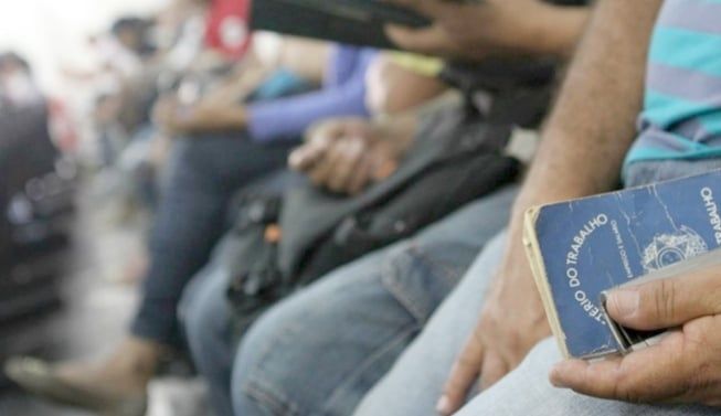 Carteira de Trabalho: Filas e o Desafio do Emprego