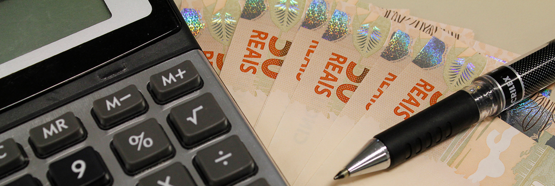 Finanças e Economia: Cálculos com Notas de 50 Reais