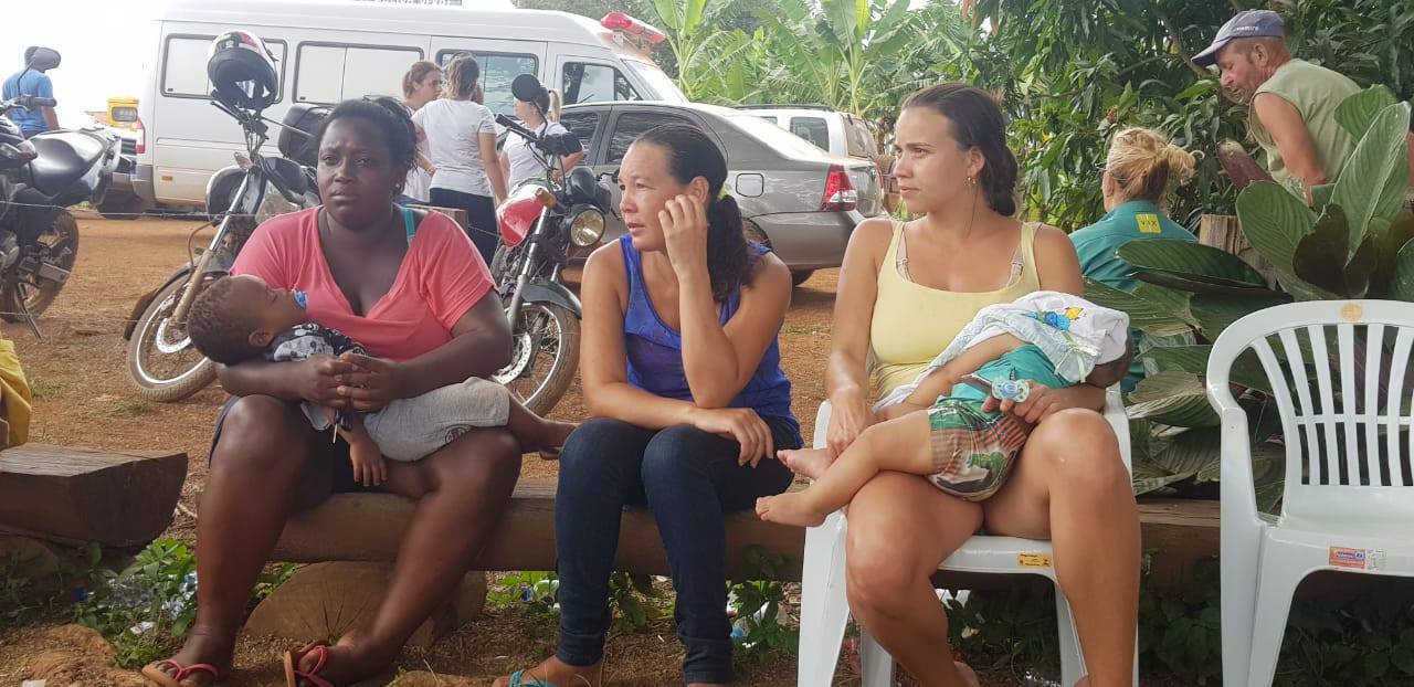 Mães e Crianças: Resiliência em Comunidade e Cotidiano