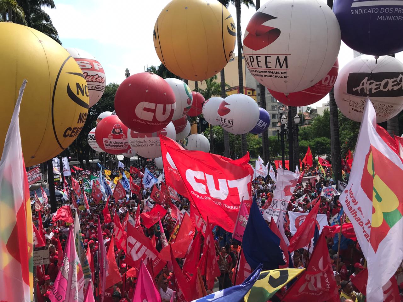 Mobilização Sindical em Massa por Direitos no Brasil