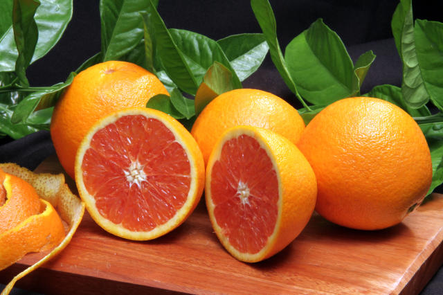 Laranjas Frescas e Vibrantes com Polpa Vermelha