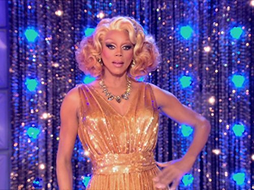 RuPaul: Glamour Dourado e Brilho no Palco