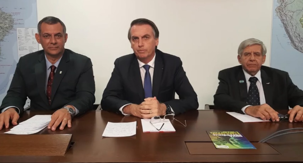 Bolsonaro e Generais em Reunião Oficial