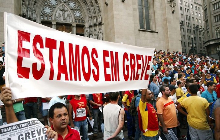 Greve: Trabalhadores em Protesto por Direitos