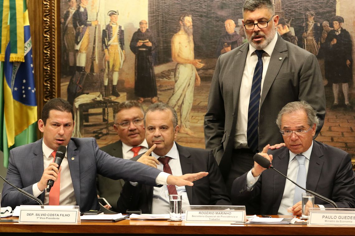 Autoridades em debate: Guedes, Marinho e Costa Filho