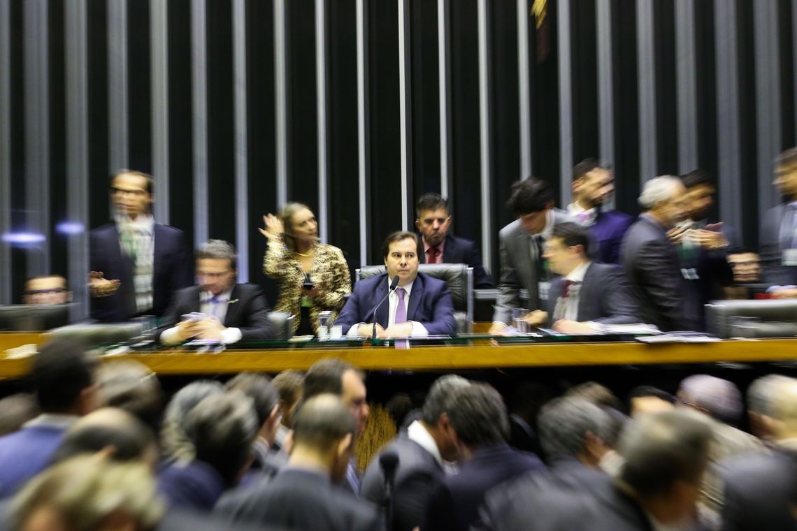 Atividade Legislativa: Parlamentares em Sessão de Debate