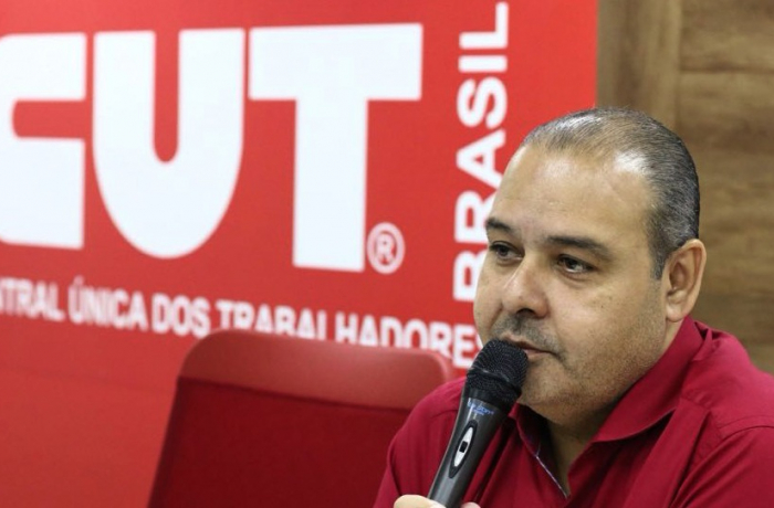 Líder da CUT Brasil em discurso sobre direitos trabalhistas