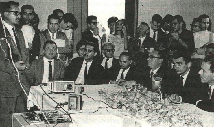 Conferência, Debate e Tecnologia em Encontro Político