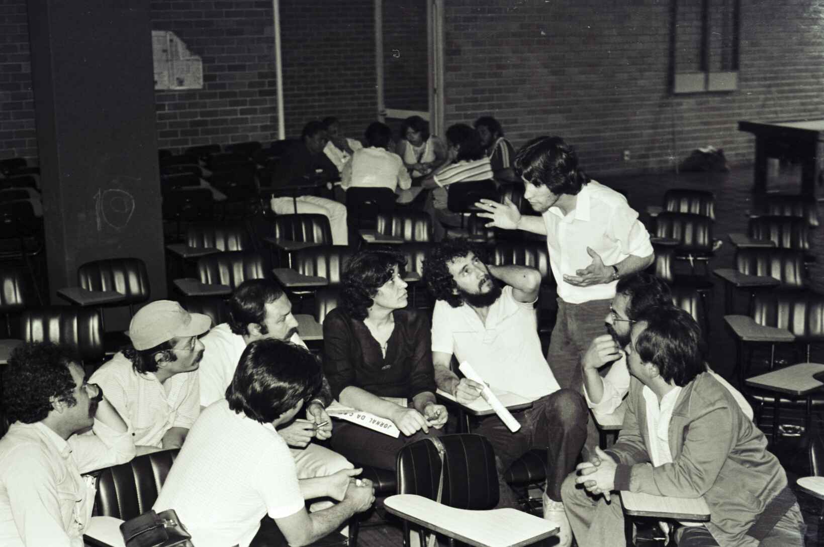 Diálogo e Discussão Engajada em Grupo