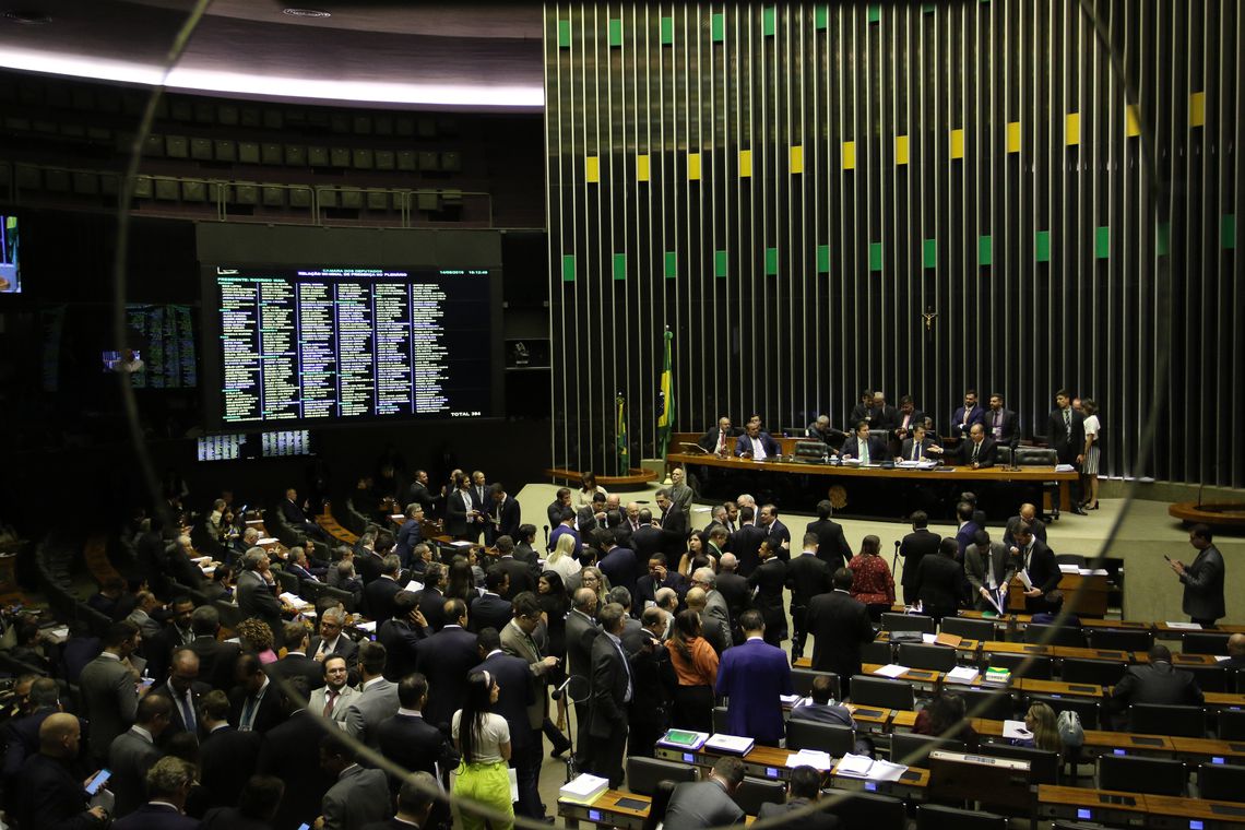 Sessão Legislativa: Debate, Votação e Dinâmica Parlamentar