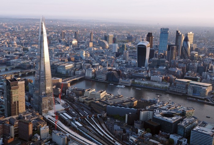 Londres: Horizonte Urbano Moderno e Centro Financeiro Global