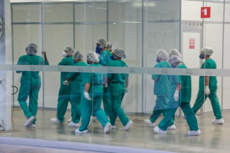 Profissionais de Saúde: Rotina e Dedicação em Ambiente Hospitalar