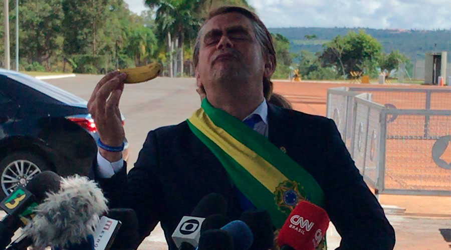 Bolsonaro com banana: gesto polêmico em coletiva
