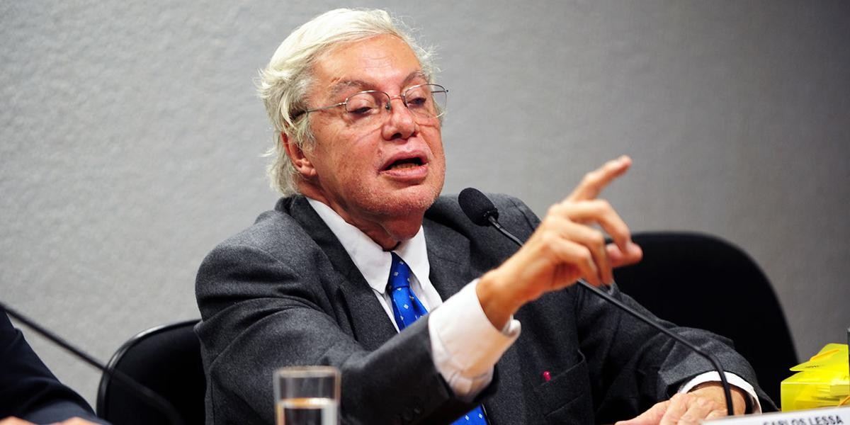 Carlos Lessa em debate sobre economia e política