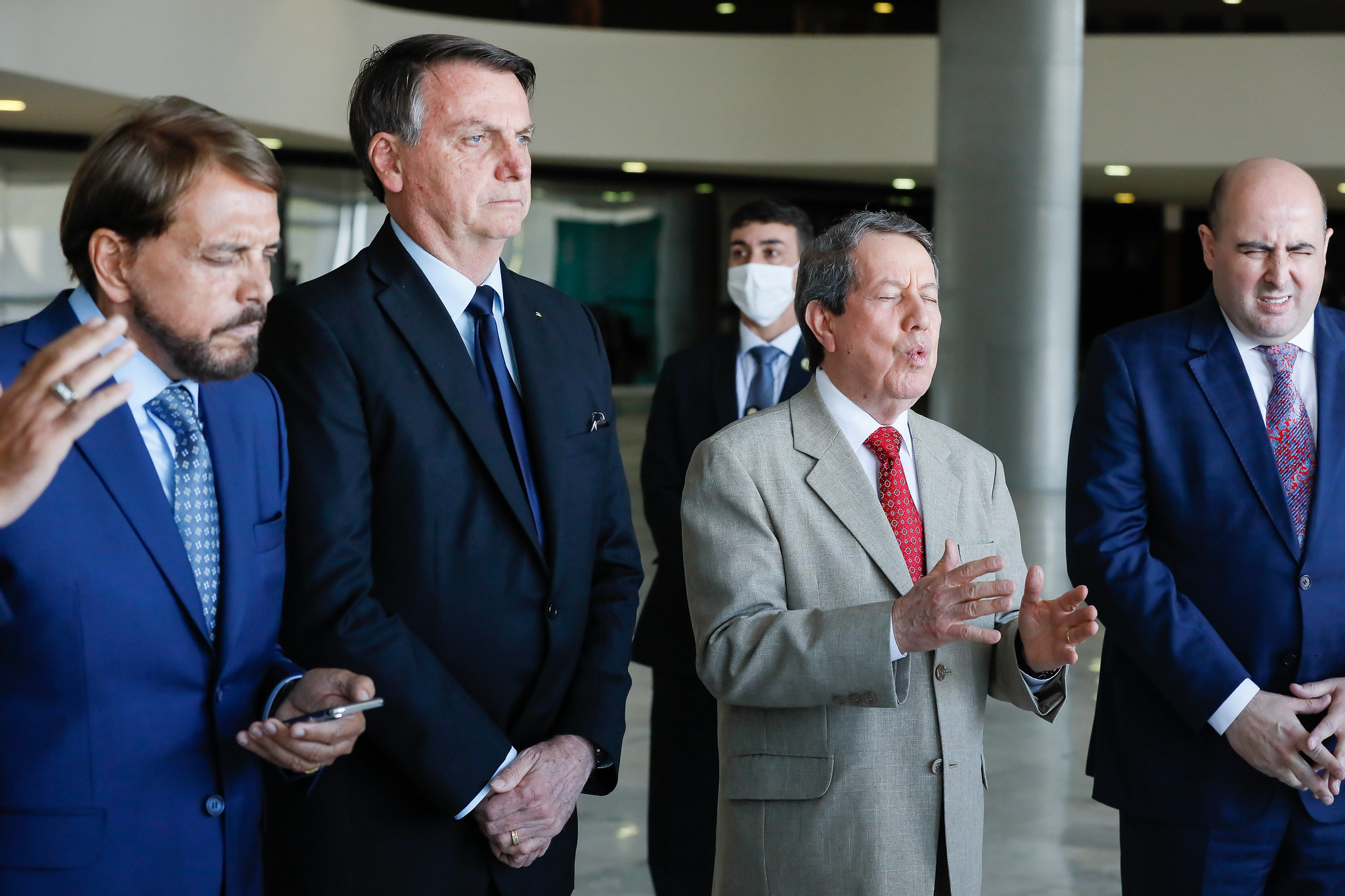 Bolsonaro e Aliados em Encontro Político Formal