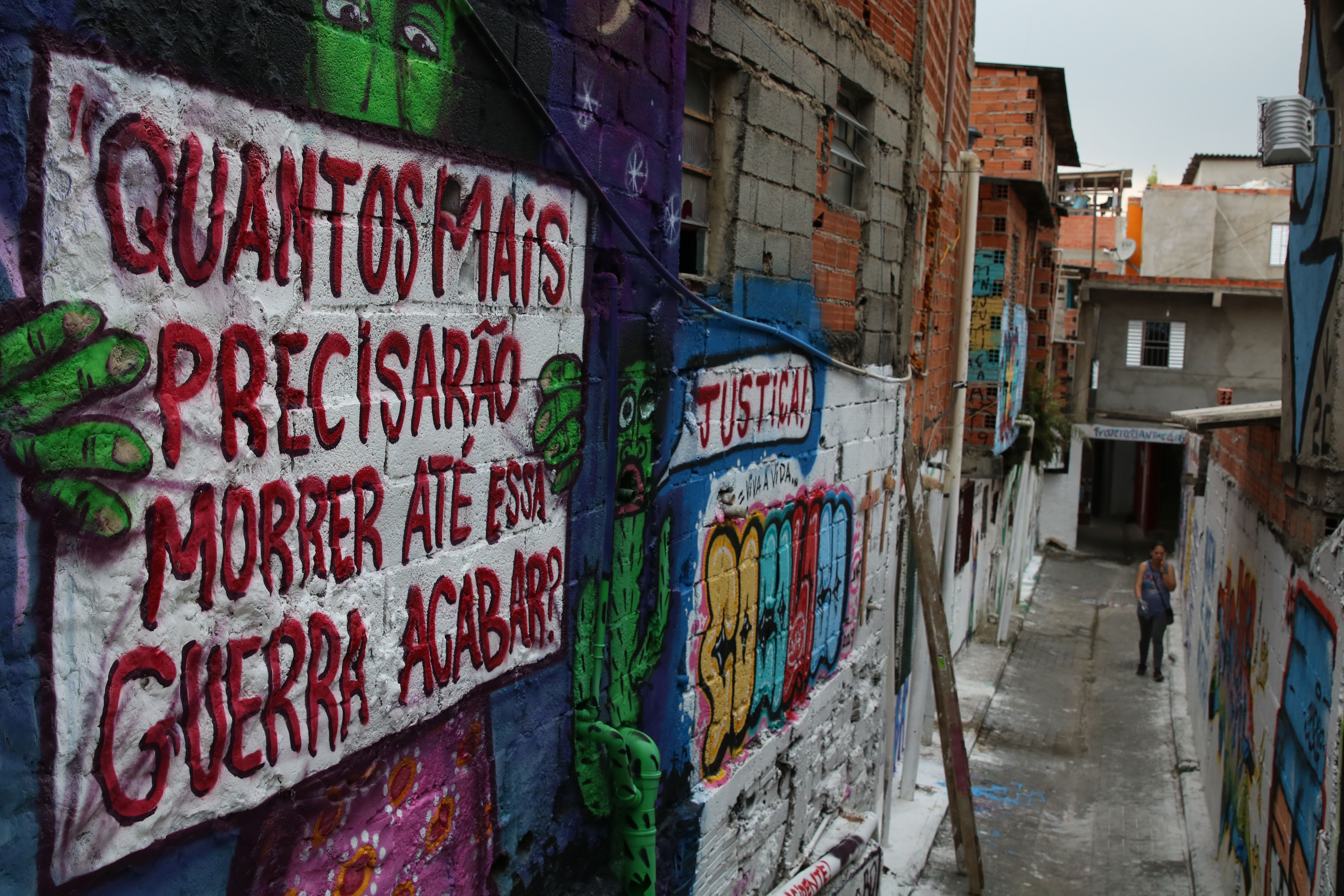 Grafite de Protesto na Favela: Contra a Guerra e Pela Justiça