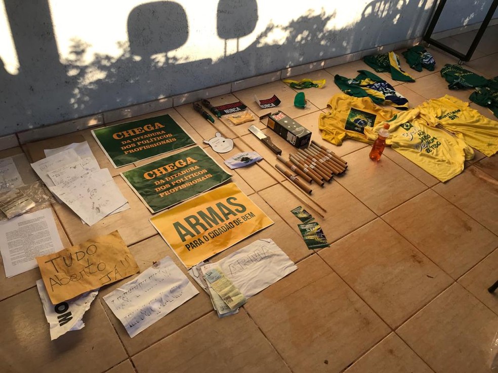 Materiais apreendidos: ideologia, armas e protesto político