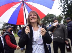 Sorriso de esperança em encontro progressista