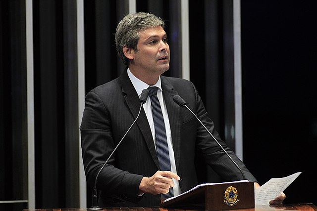 Parlamentar Discursando em Plenário do Congresso Nacional Brasileiro