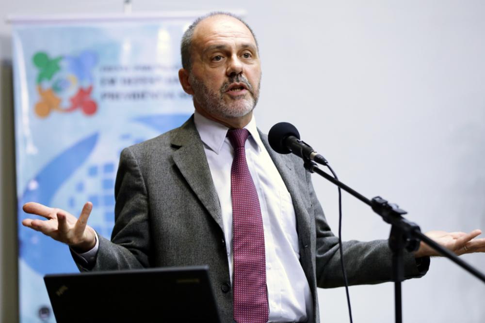 Palestrante em evento: discurso, reflexão e debate