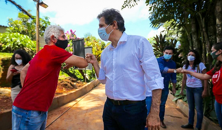 Encontro Político: Saudações e Engajamento na Pandemia