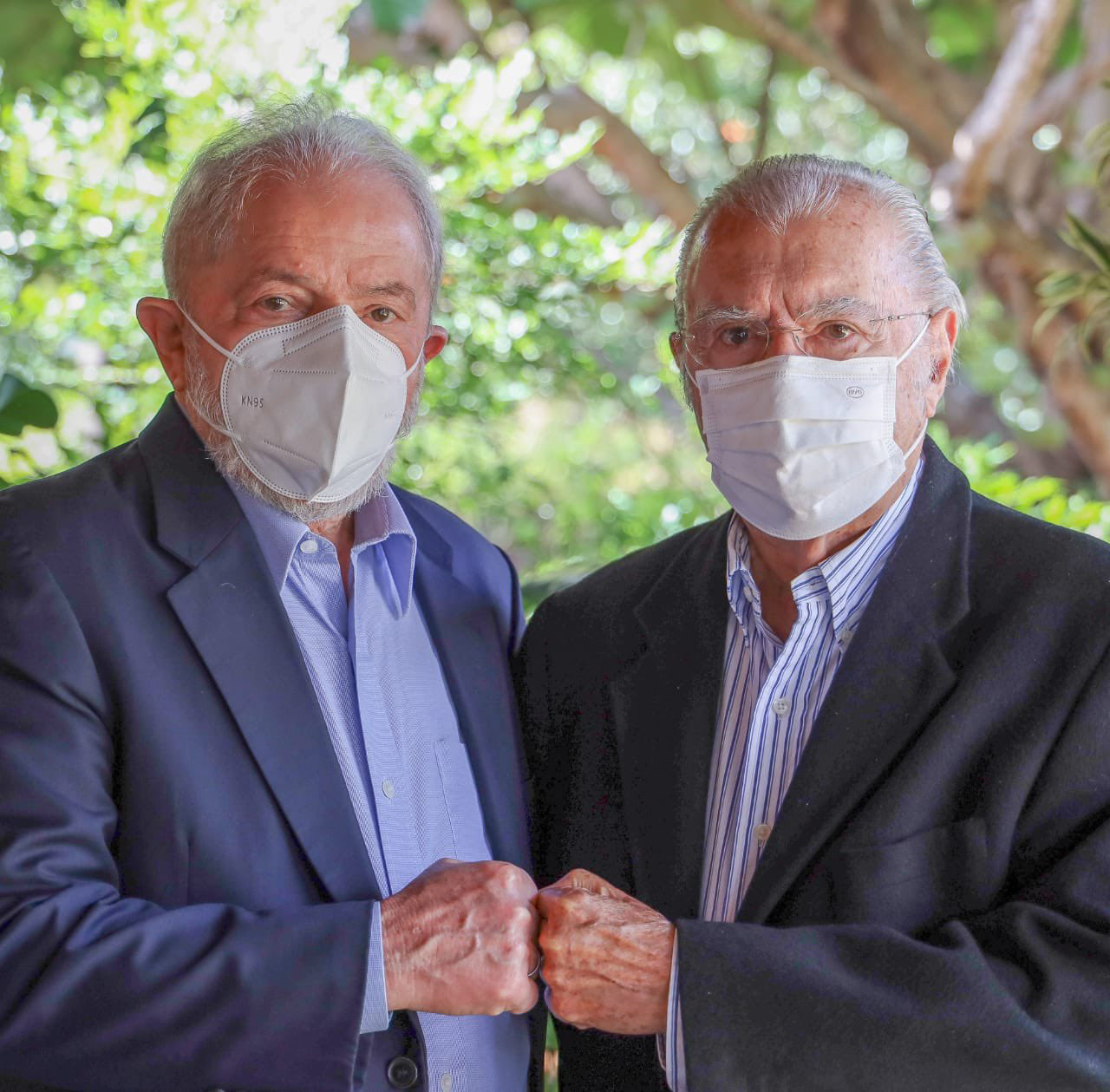 Lula e Sarney: Encontro de Líderes com Máscaras