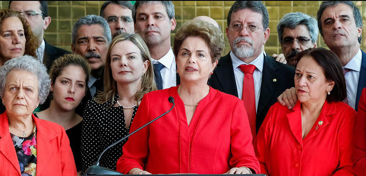 Dilma Rousseff e aliados em coletiva de imprensa