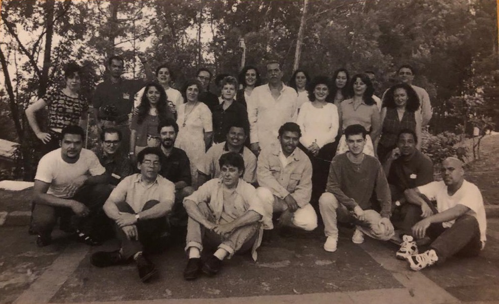 Grupo diverso reunido ao ar livre, Fundação Perseu Abramo