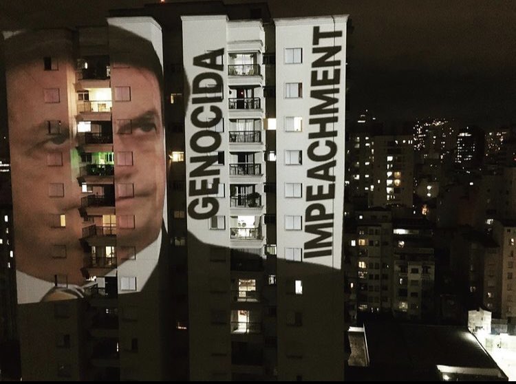 Bolsonaro Genocida Impeachment: Projeção Noturna de Protesto