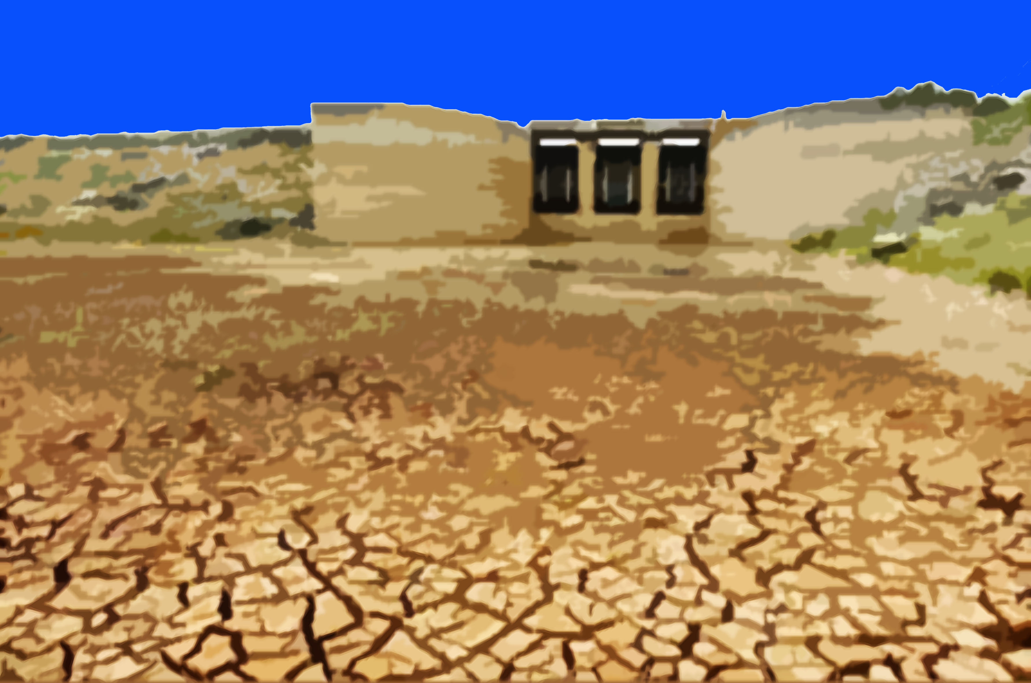 Seca: Terra Rachada e Infraestrutura Sob Céu Azul