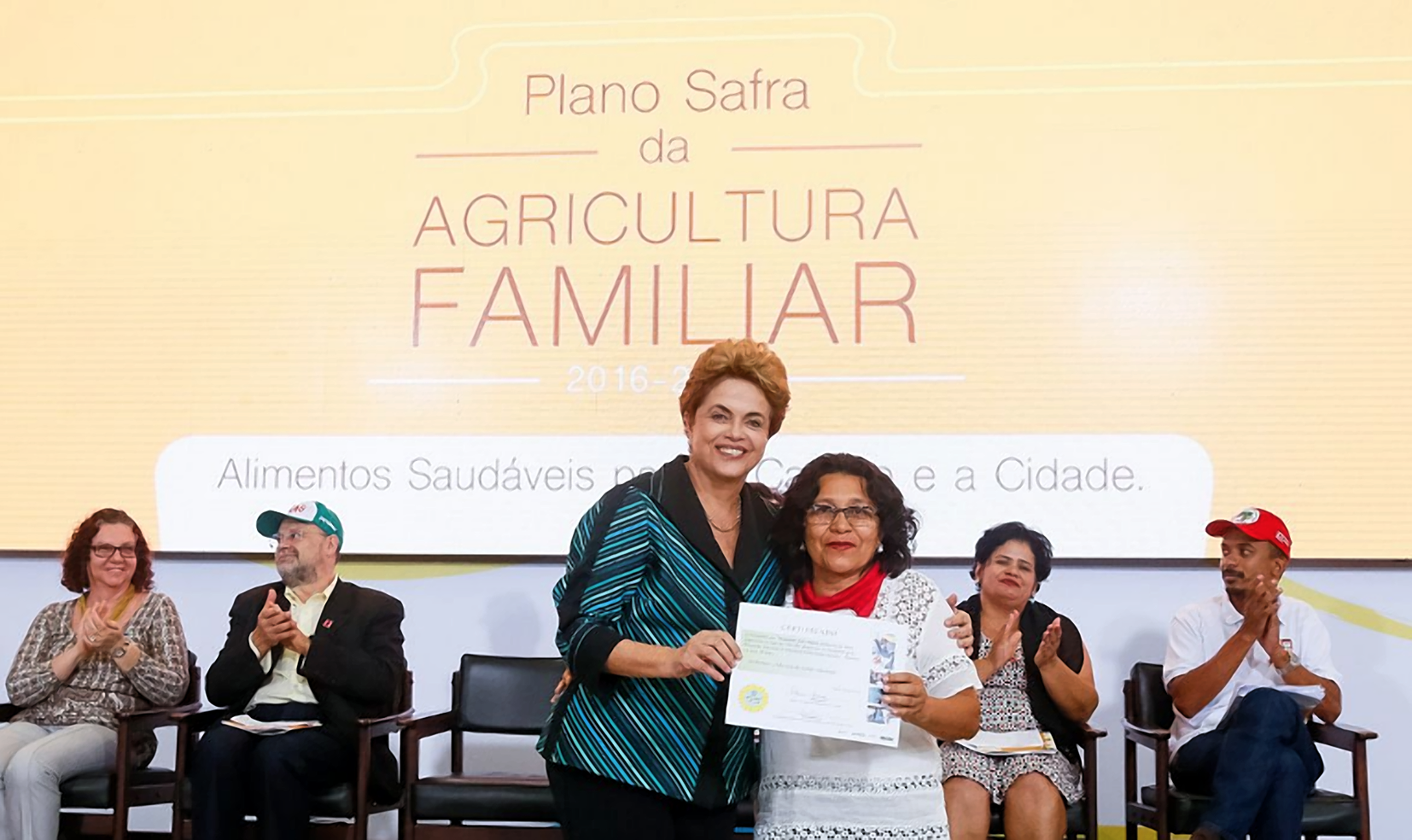 Dilma Rousseff e agricultora familiar: Apoio ao Plano Safra