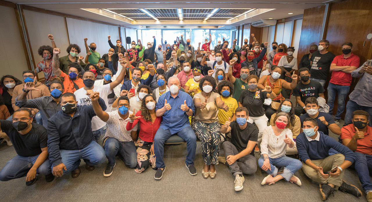 Lula e Ativistas: Encontro de Engajamento Político e Social