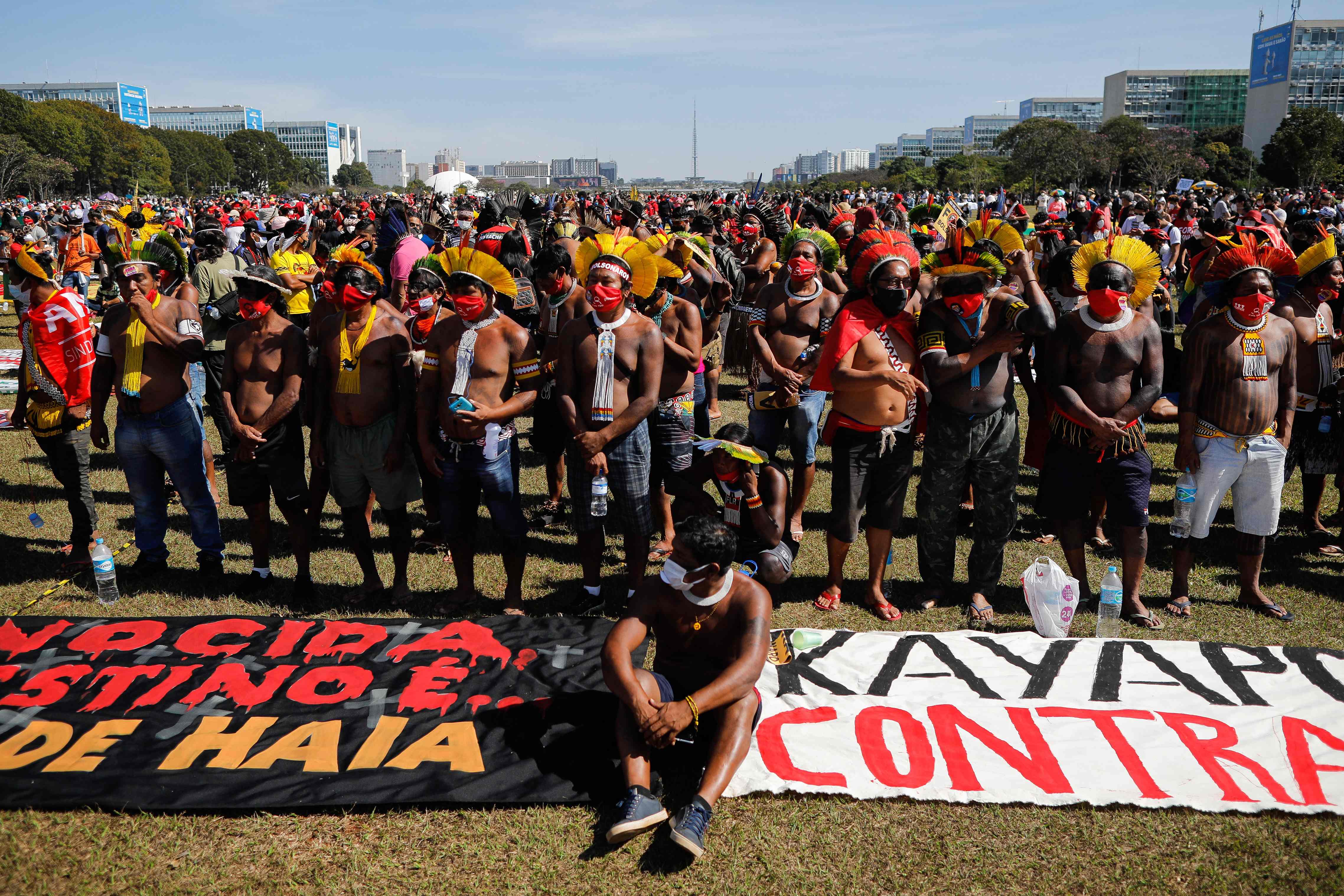 Indígenas em Protesto: Luta por Direitos na Capital Brasileira