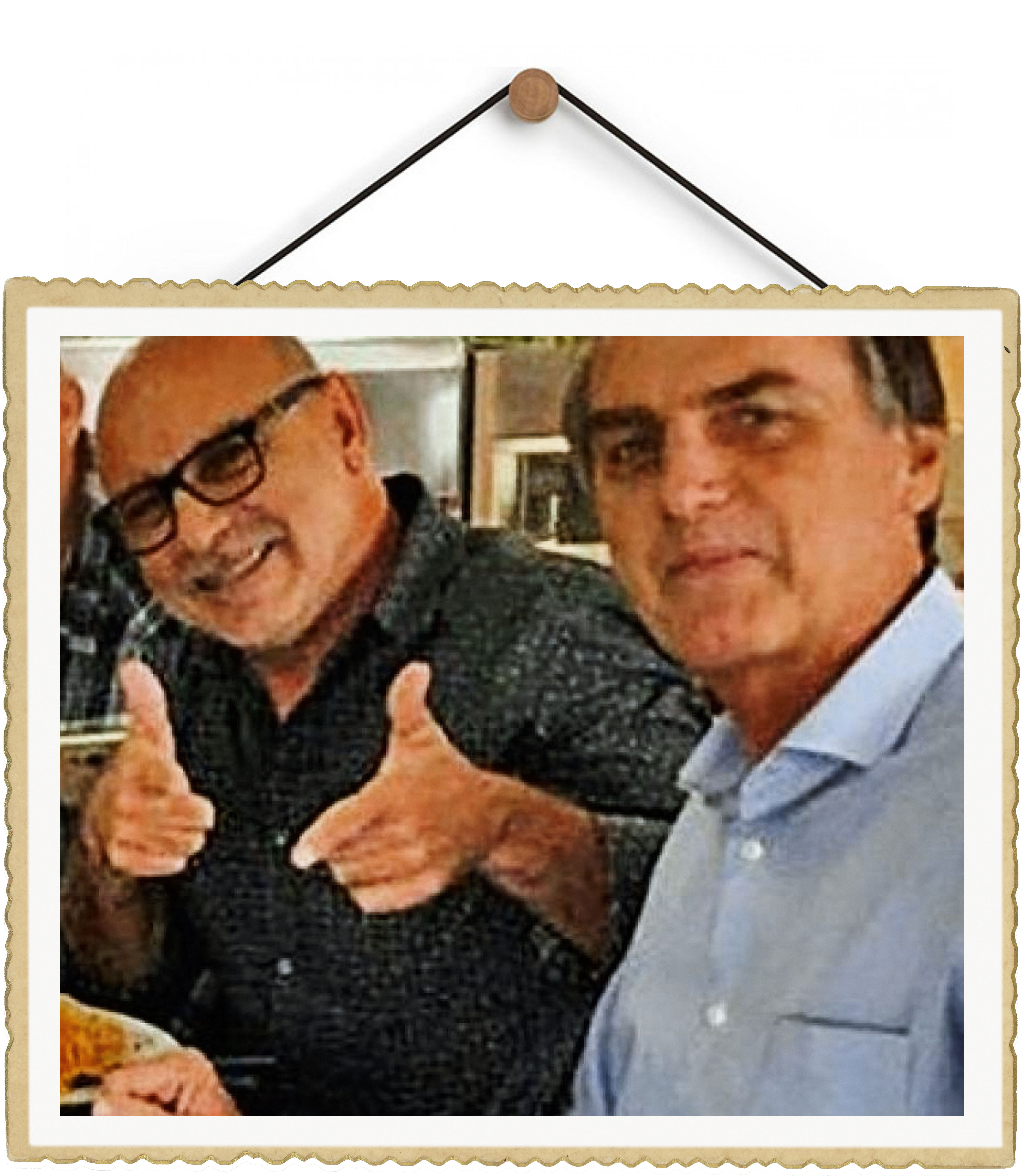 Jair Bolsonaro e apoiador em foto de aprovação