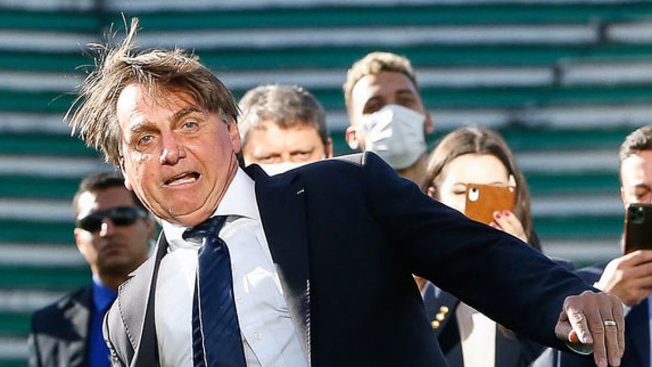 Jair Bolsonaro: Expressão e Energia em Ato Público