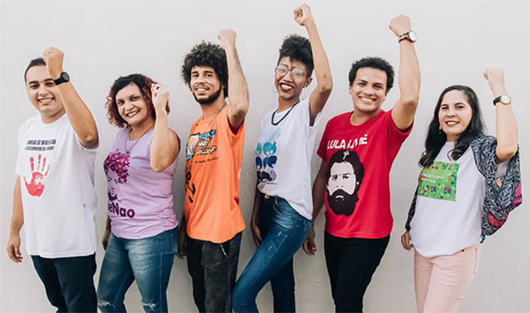 Ativistas Diversos em Unidade: Punhos Cerrados pela Justiça Social