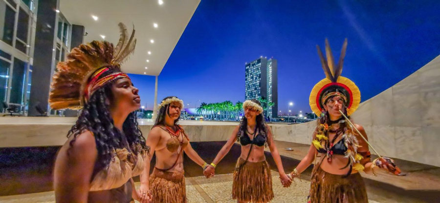 Mulheres Indígenas em Unidade: Tradição e Resistência Urbana