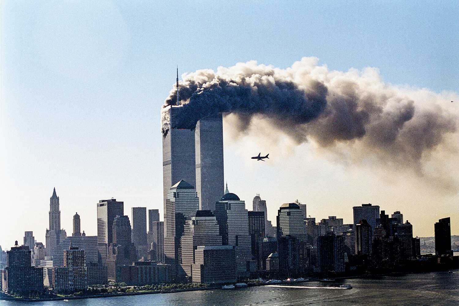 Ataques de 11 de Setembro: World Trade Center em Chamas e Aeronave.