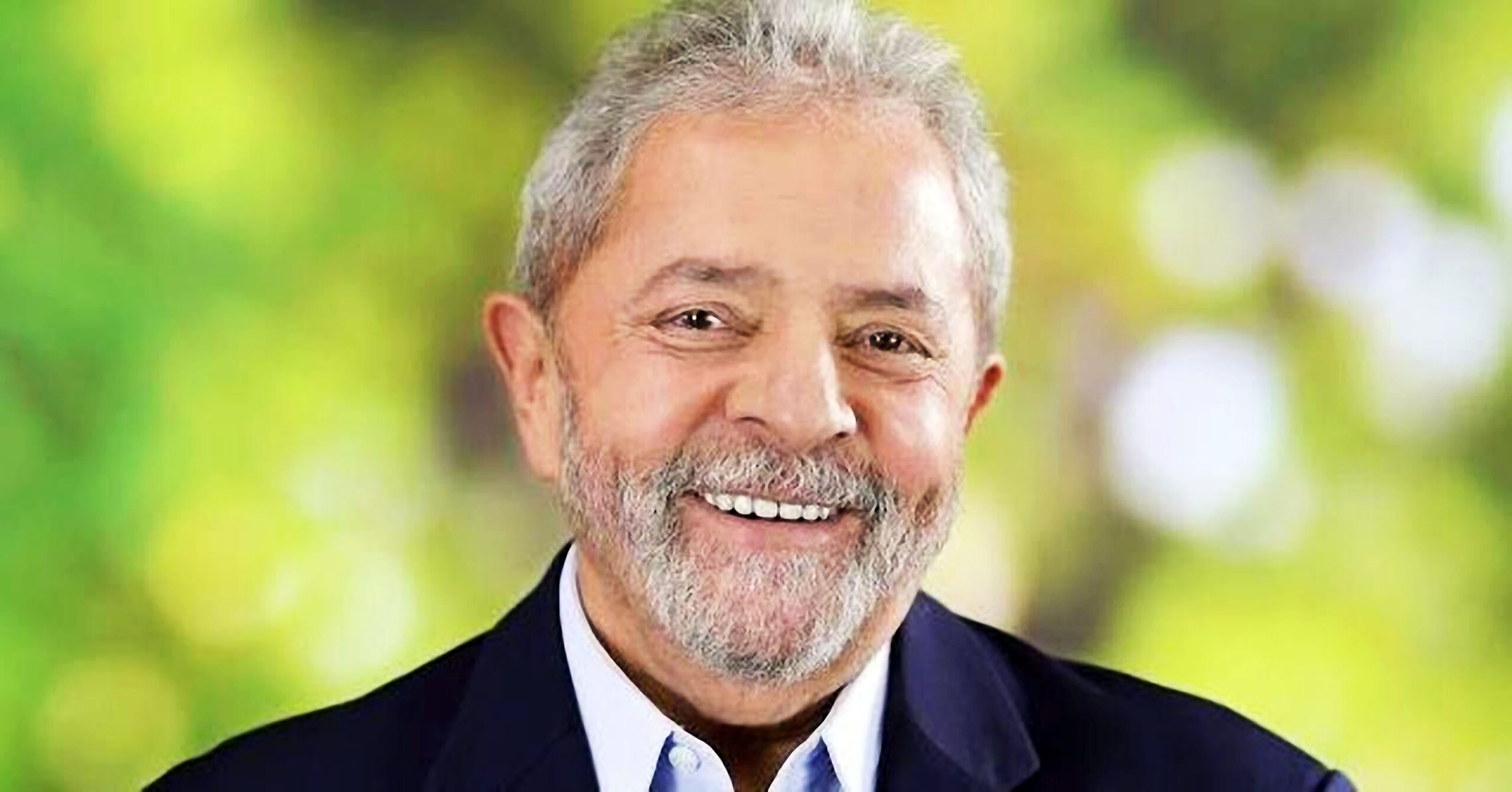 Lula Sorridente: Liderança e Esperança