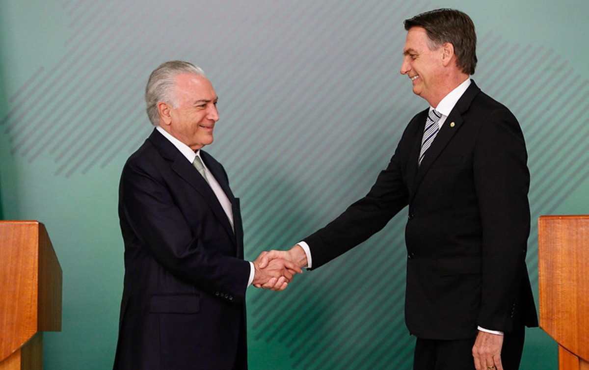 Temer e Bolsonaro: Aperto de Mãos na Transição