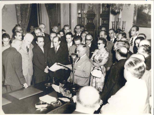 Lideranças em Ato Solene de Assinatura e Pronunciamento