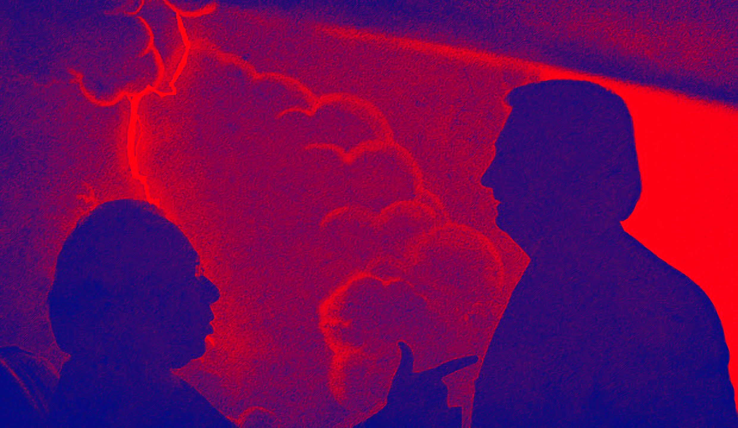 Confronto Político: Silhuetas e Tensão em Vermelho e Azul