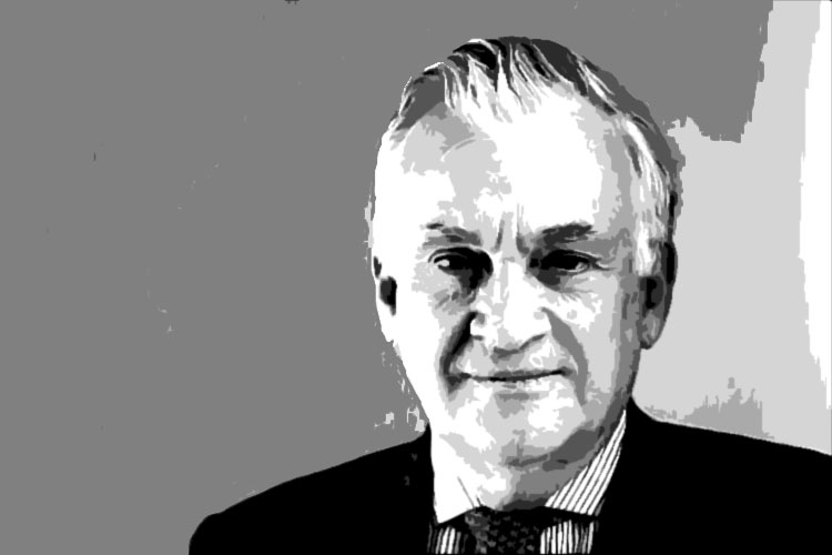 Retrato Estilizado de Homem Maduro em Tons de Cinza