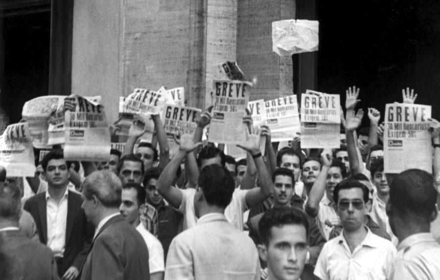 Greve Bancária: 50 Mil Exigem 50%