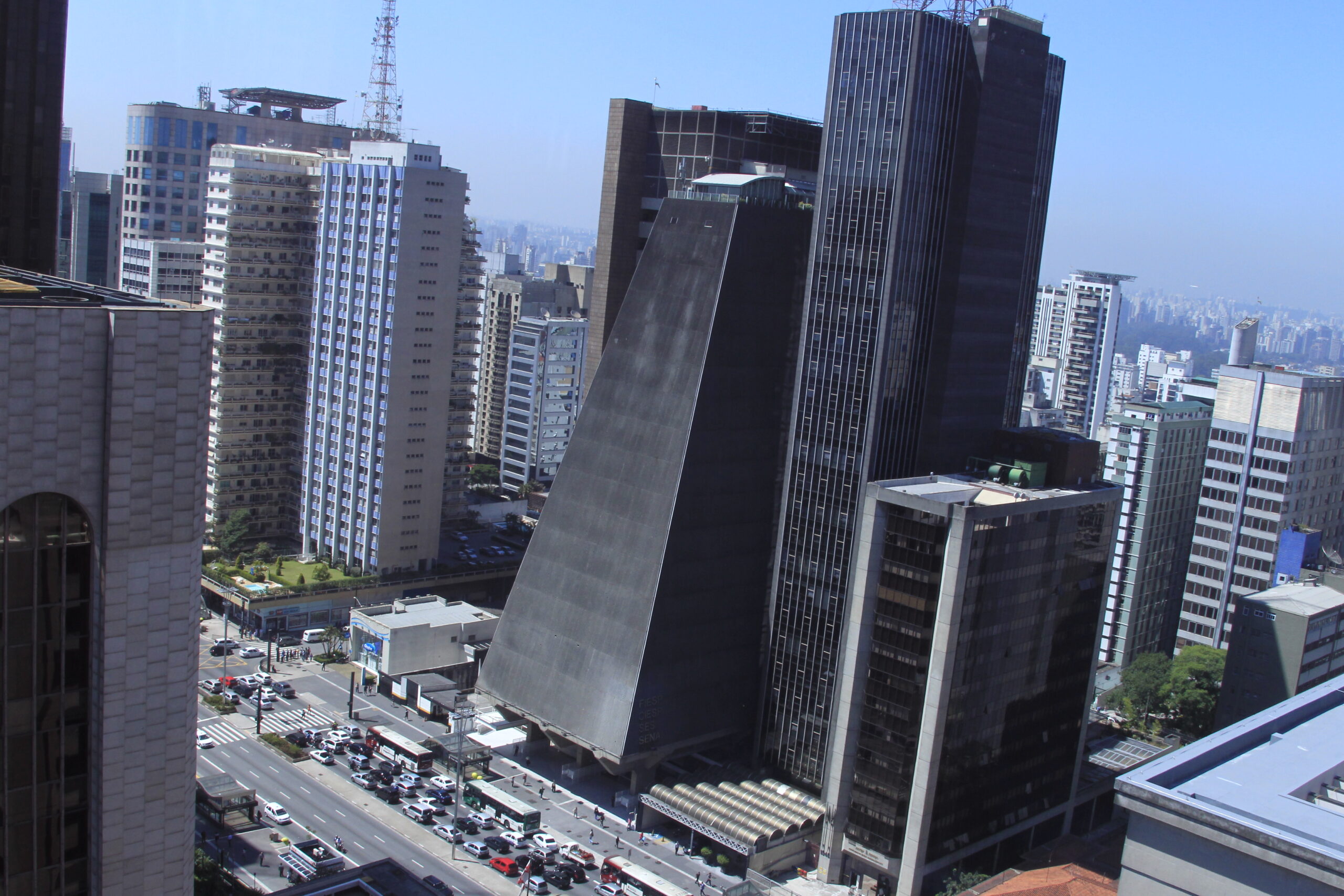 São Paulo: Panorama Urbano e Arquitetura Imponente