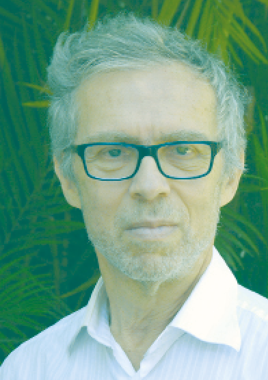 Retrato de Homem Maduro com Óculos e Cabelo Grisalho