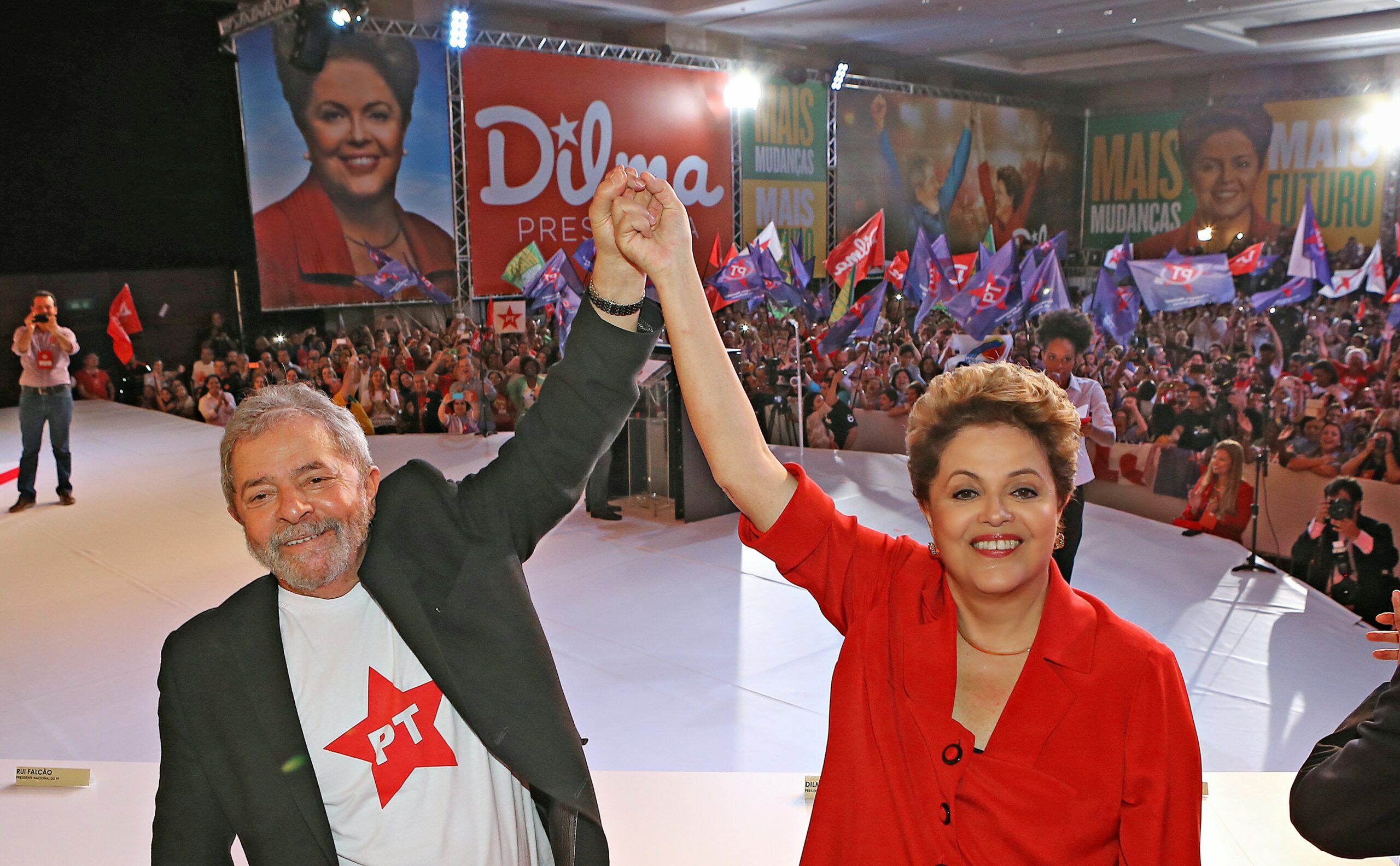 Lula e Dilma celebram em comício do Partido dos Trabalhadores